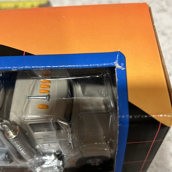 Mobil 1999 Limited Edition Collectors Toy Tanker Truck.  Authentic Engine Sounds - Picture 11 of 13